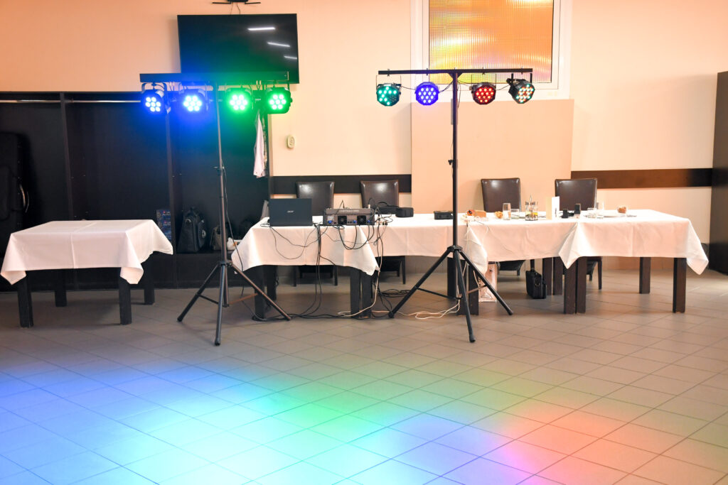 dj sonorizare, fotograf , cameraman, cabina foto, arcada de baloane, marturii foto, nunta, botez, cununie, majorat, party, petreceri corporate, Bucuresti