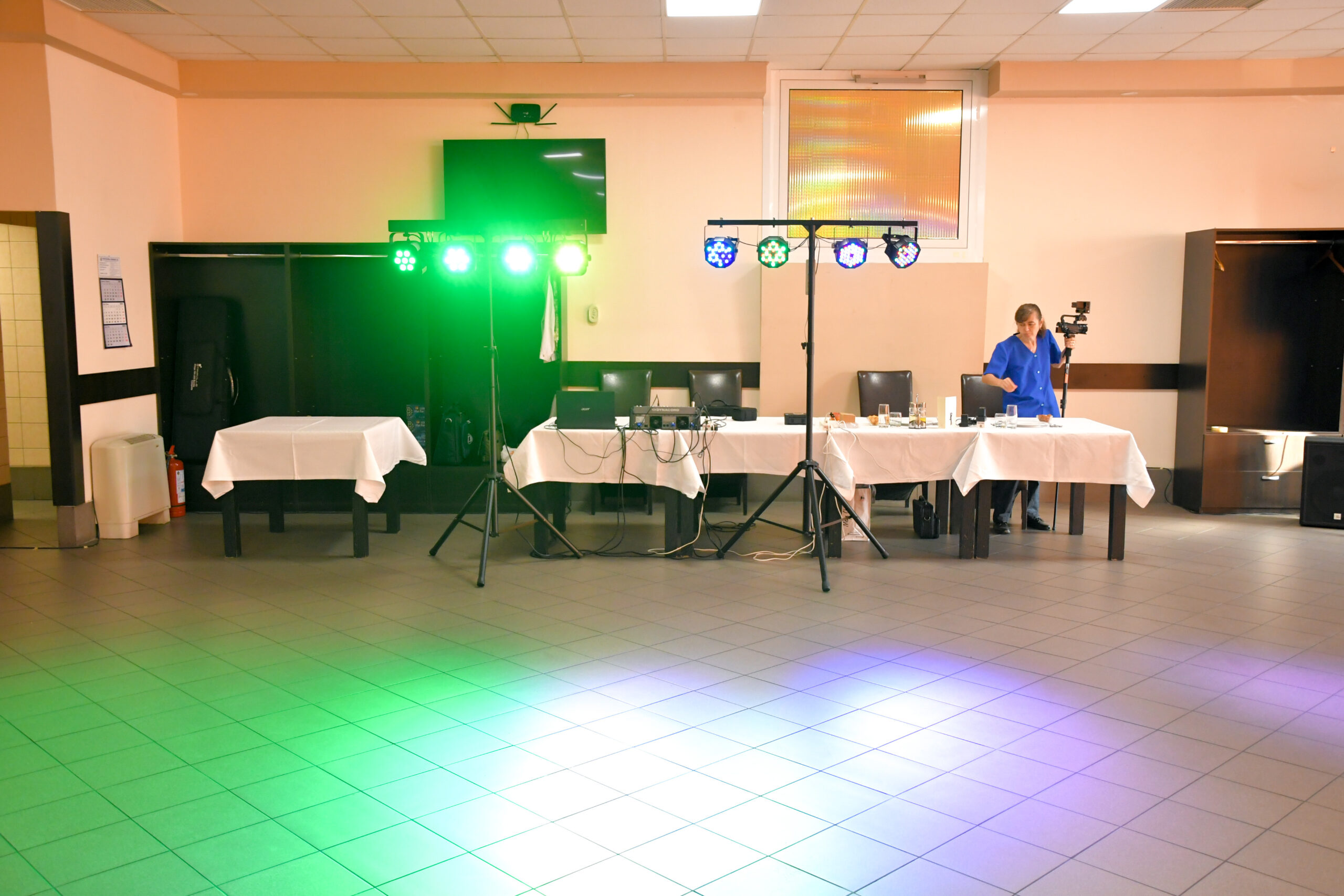dj sonorizare, fotograf , cameraman, cabina foto, arcada de baloane, marturii foto, nunta, botez, cununie, majorat, party, petreceri corporate, Bucuresti
